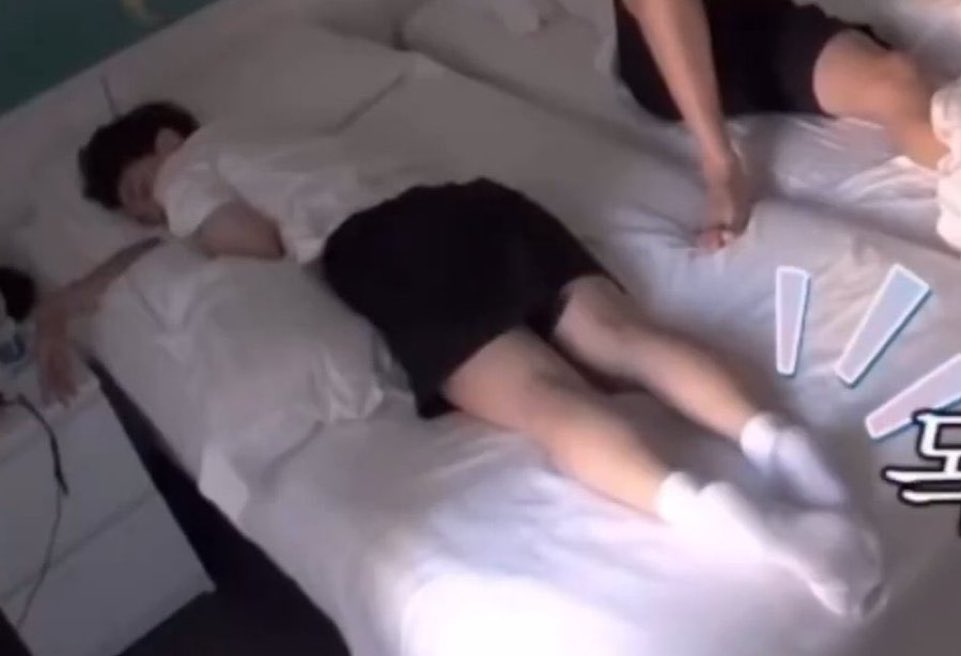 정한이 옆자리 캐럿분은 푸데푸데 잠든 모습을 매일 본다는거잖아