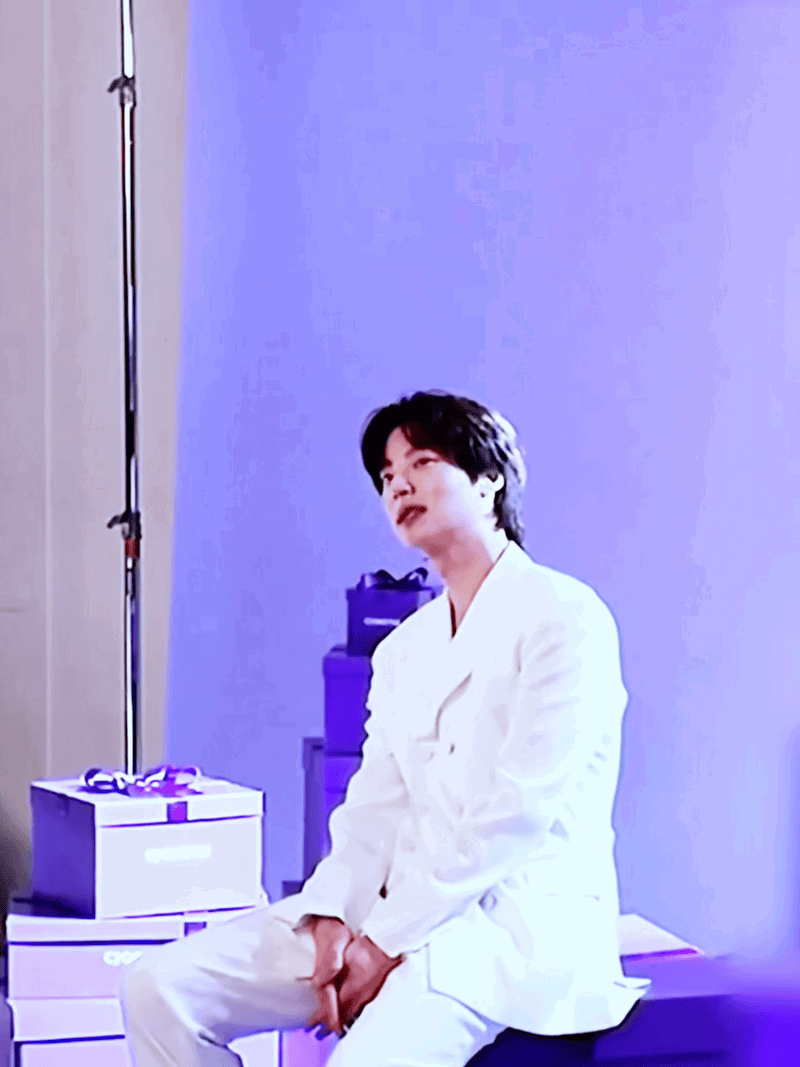 rUjVYR.gif