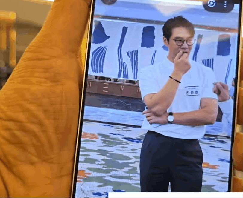 rUlYXv.gif