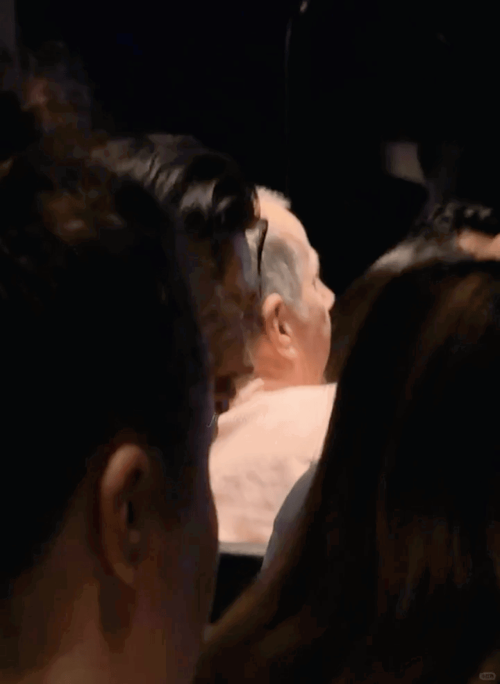 rVbNMX.gif