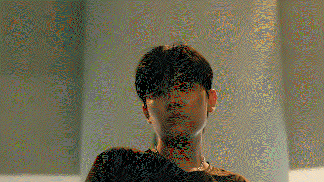 rVmTUL.gif