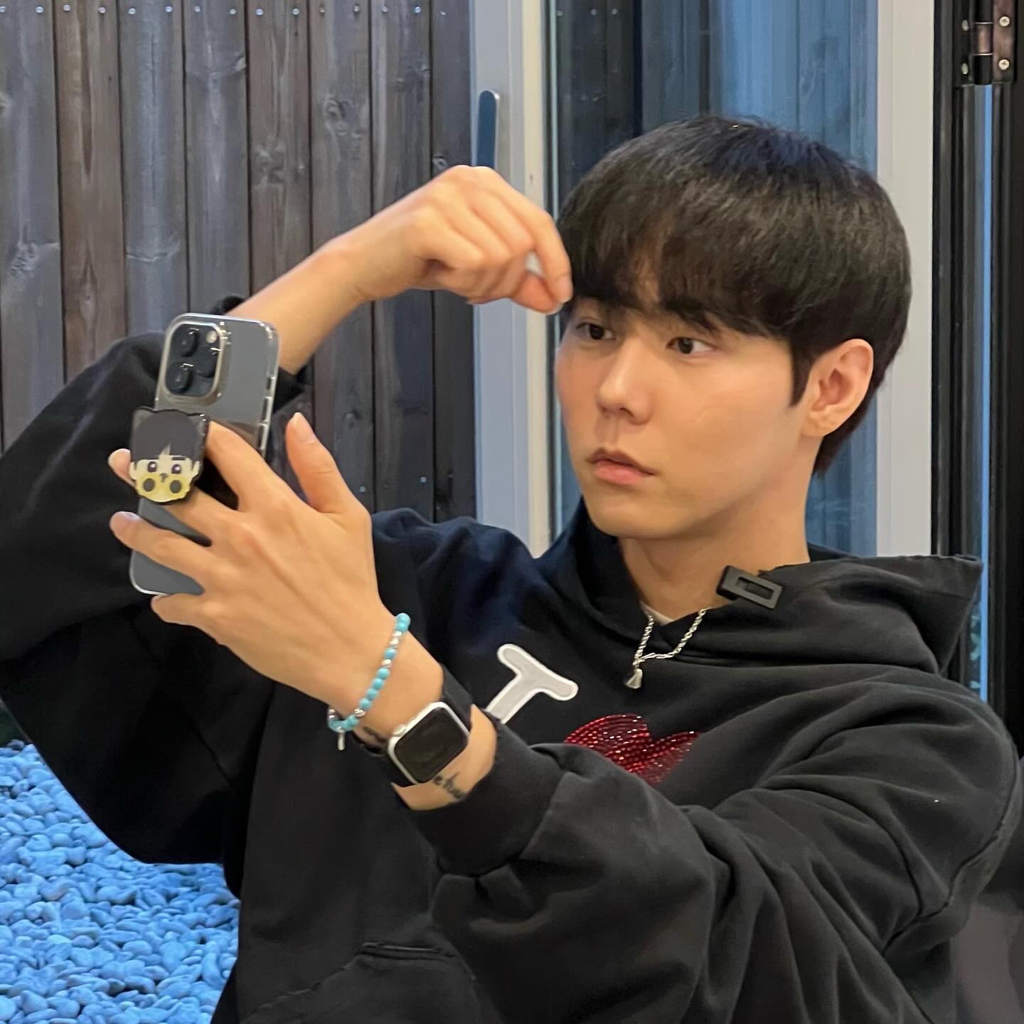 더쿠 - 준성이 팔찌 엄청 잘어울린다
