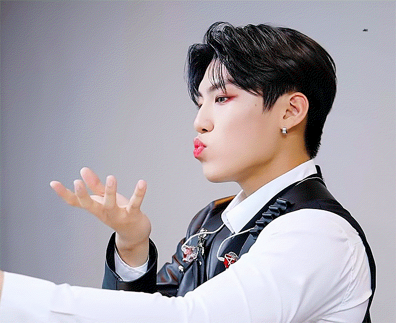 rjfzFk.gif