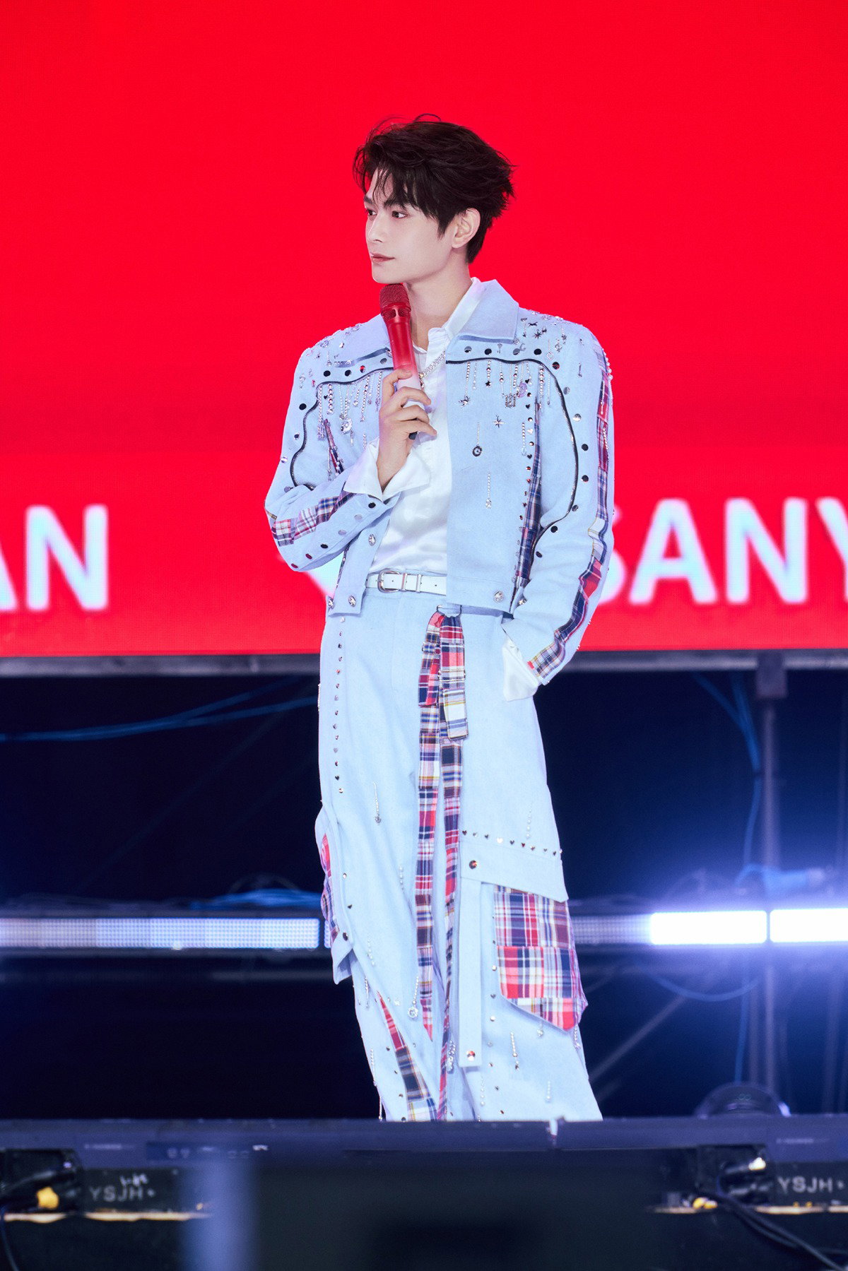 rwYuWy