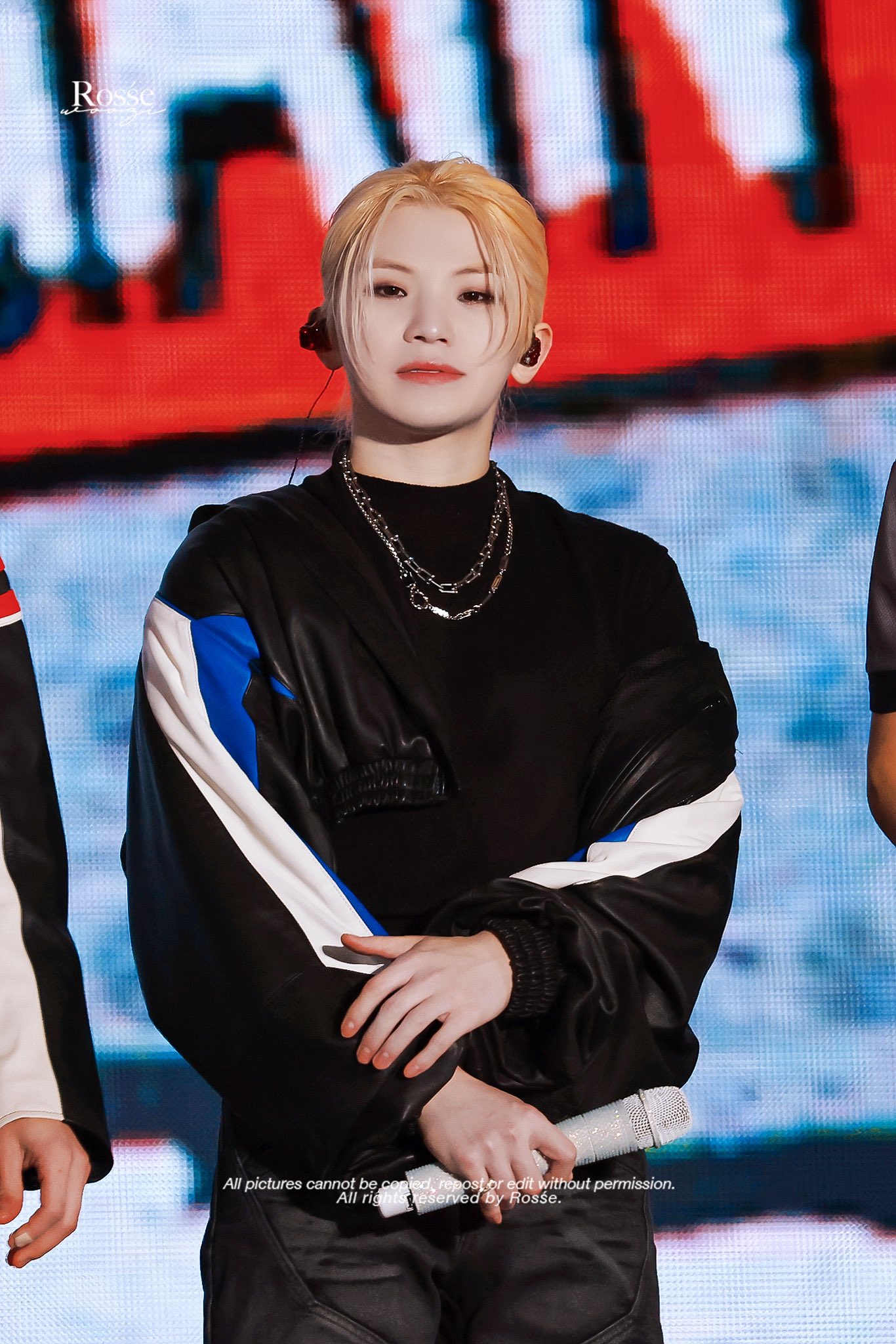 더쿠 - 이번에 세븐틴 우지 금발 장발 좀 미친듯