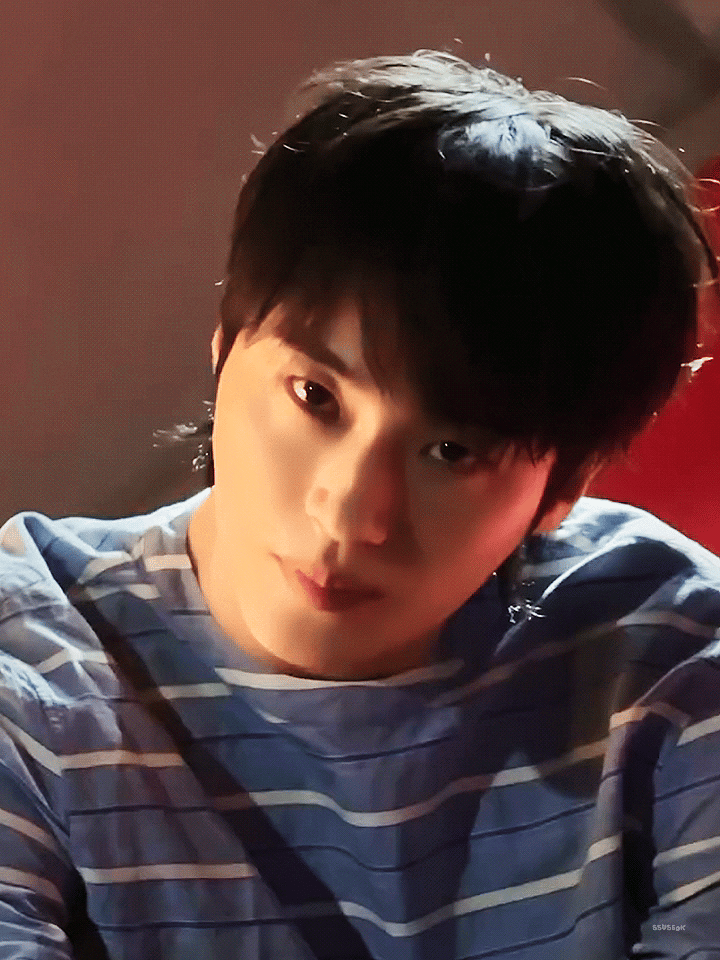 uEYwKR.gif