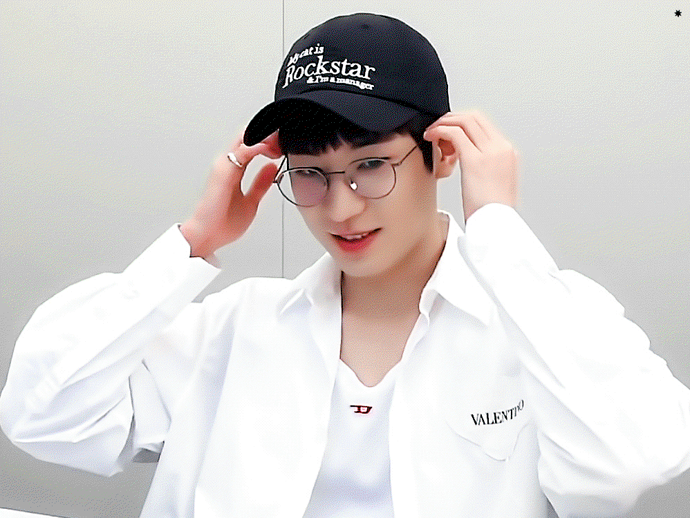 uJwWjb.gif
