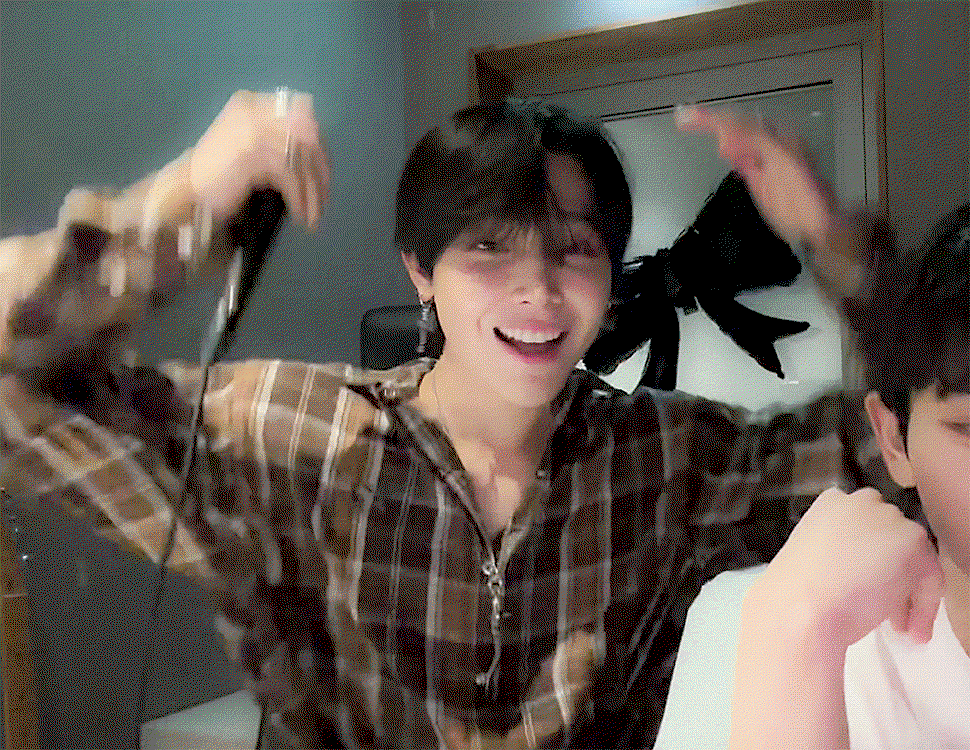 uLEAsz.gif