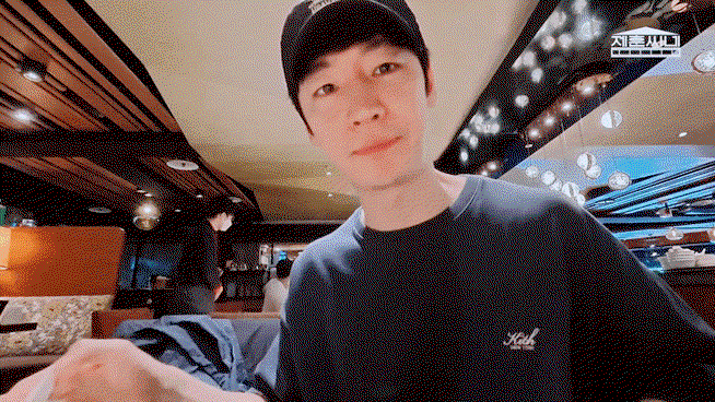 ugUcXF.gif
