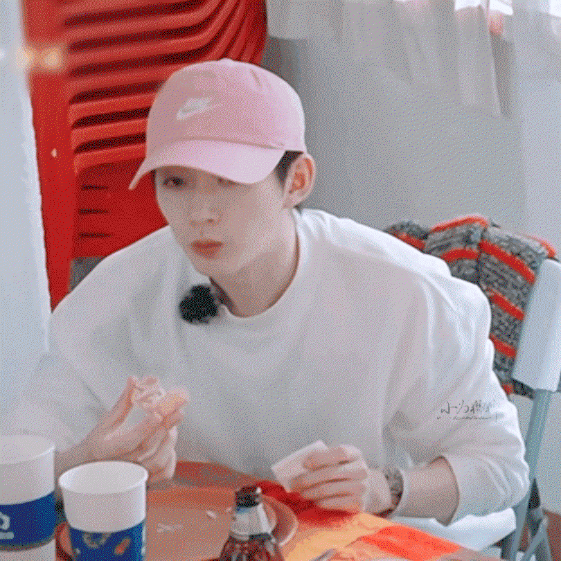 uiqvGf.gif