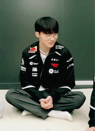 upkrlF.gif