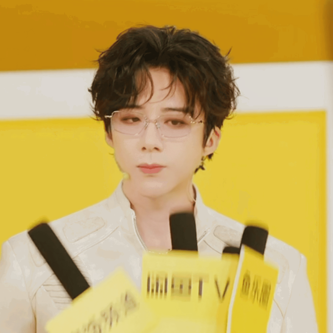 uvtmYJ.gif