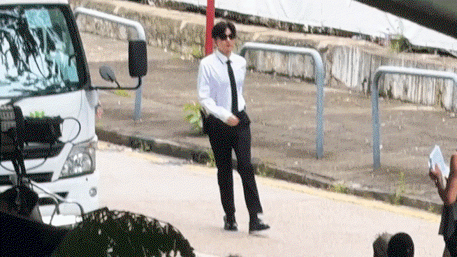 uzkkvQ.gif