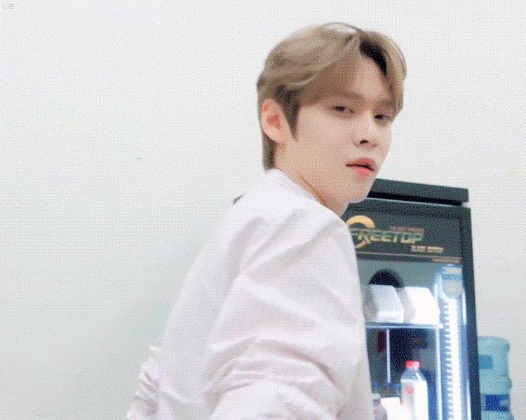 viPxEs.gif