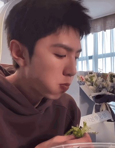 vyWMWq.gif