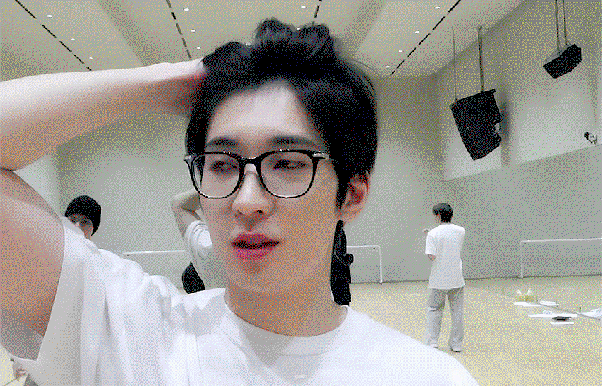 wNbWLf.gif
