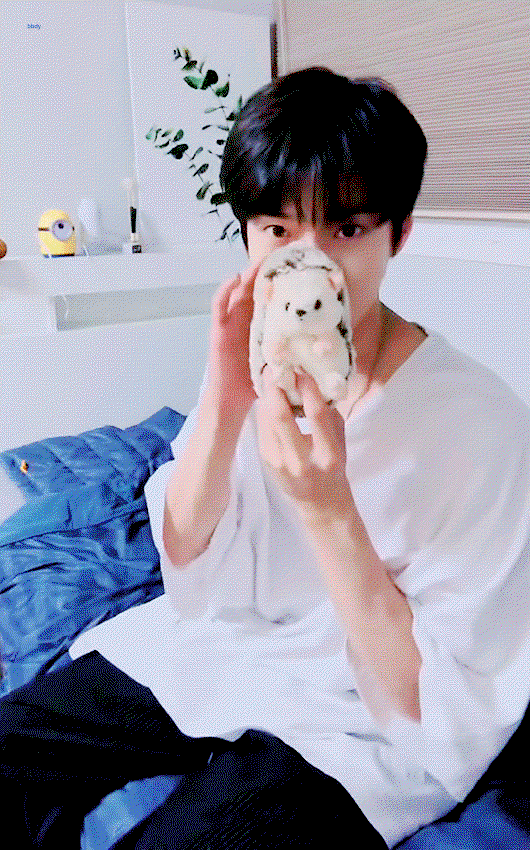 wUHjYh.gif