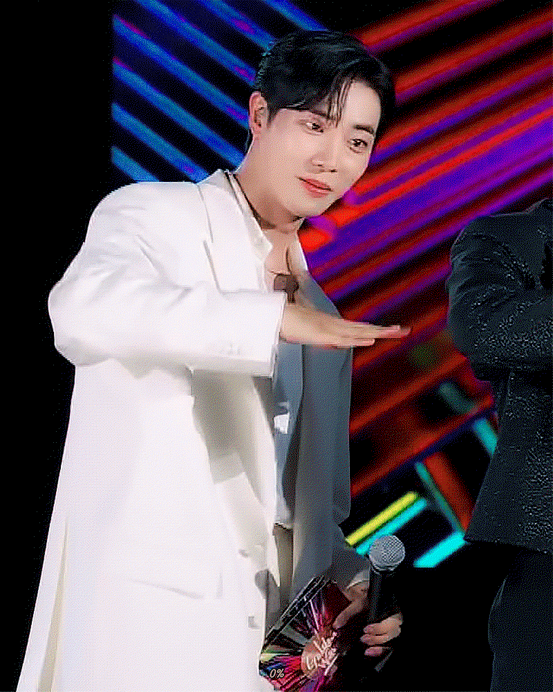 whuaUb.gif