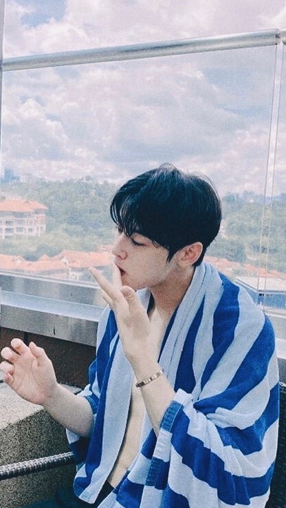 xEYLdH