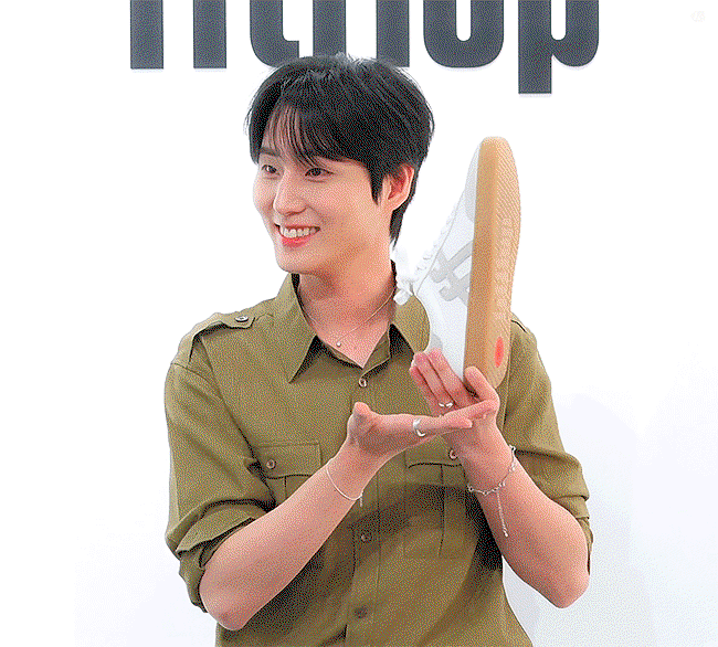 xHWMDc.gif