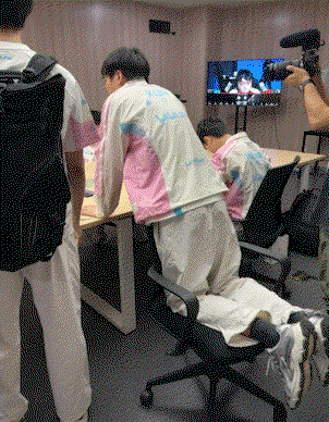 xUuNpl.gif