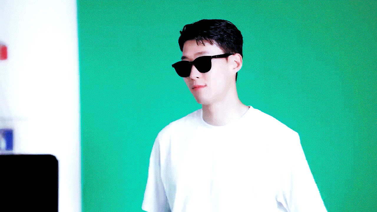 xeJUXM.gif