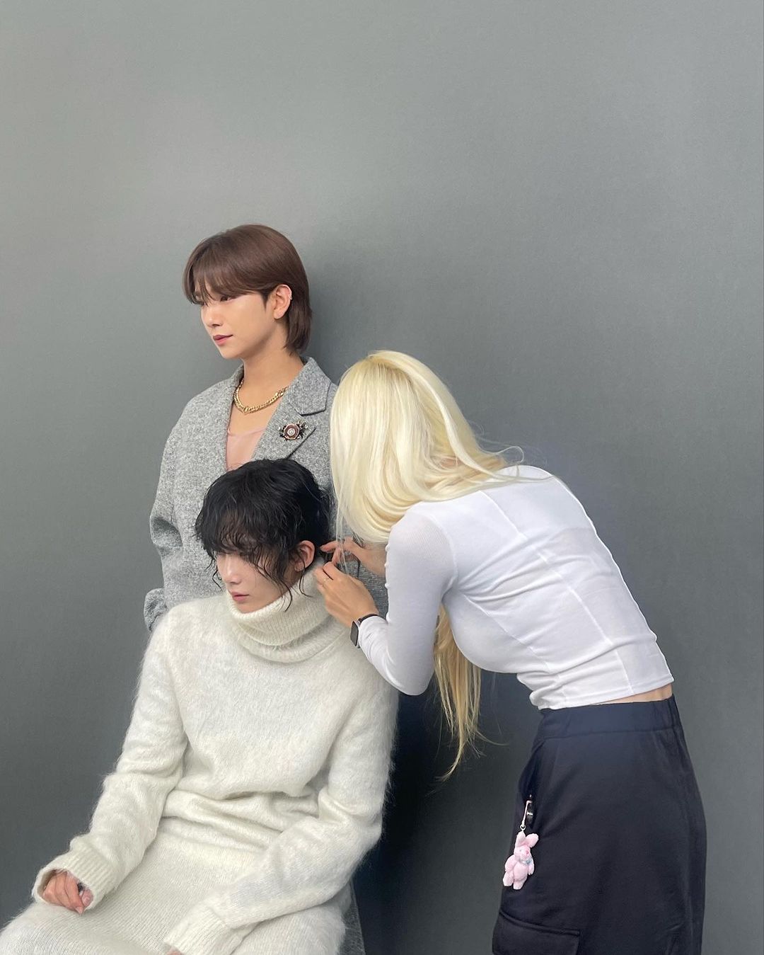 더쿠 - 일본 화보찍는 정한이 완전 인형아님..? (헤어쌤인스타)