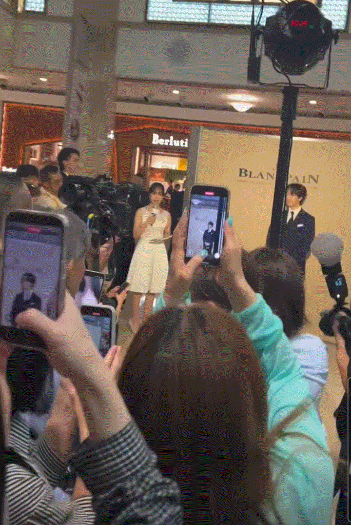 yNZIcO.gif