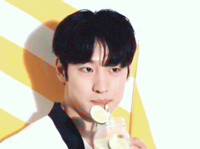 yZUTKU.gif