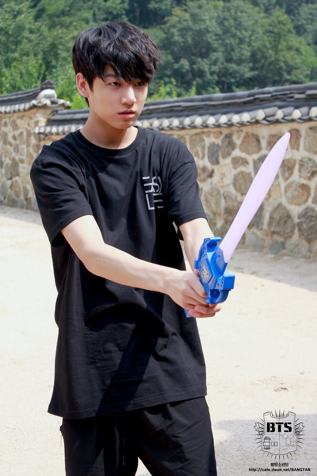 더쿠 - 꾸꾸데이니까 진지한 애기꾹 봐라