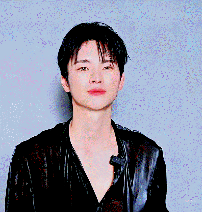 yoUIYo.gif