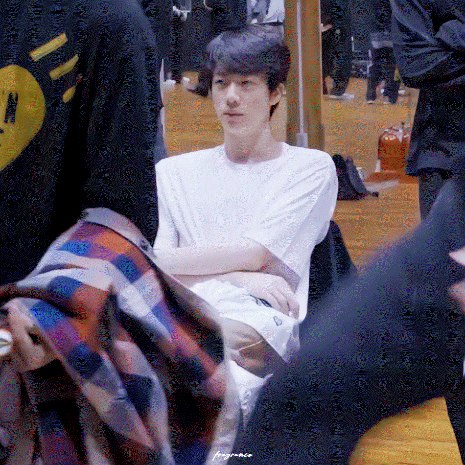 ypJgYm.gif