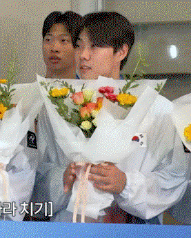 ypqKwb.gif
