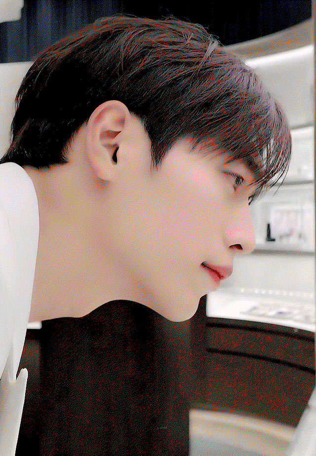 yqgMKJ.gif
