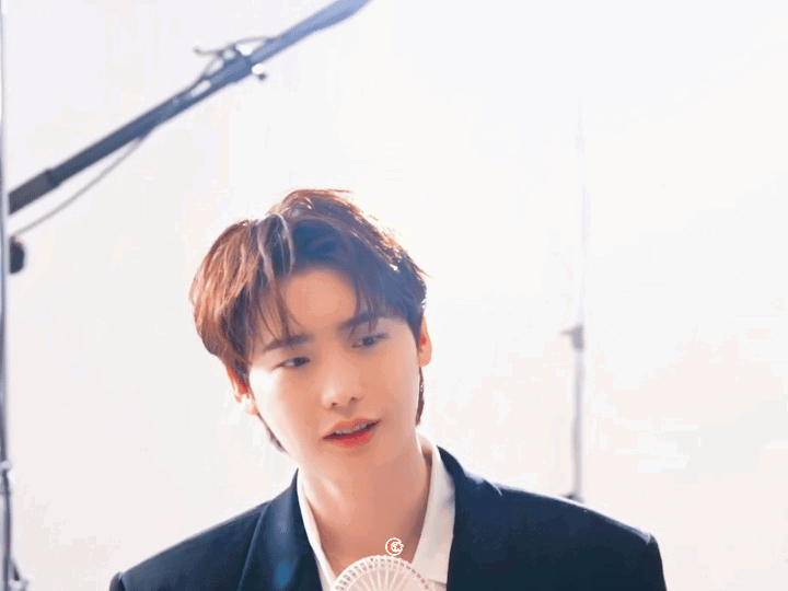yuscCK.gif