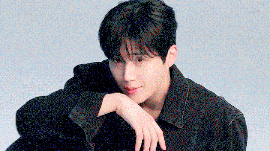 yuvXWH.gif