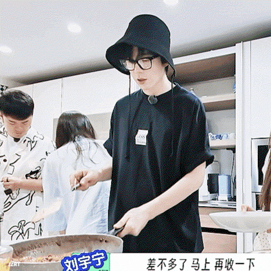 yuxYDM.gif