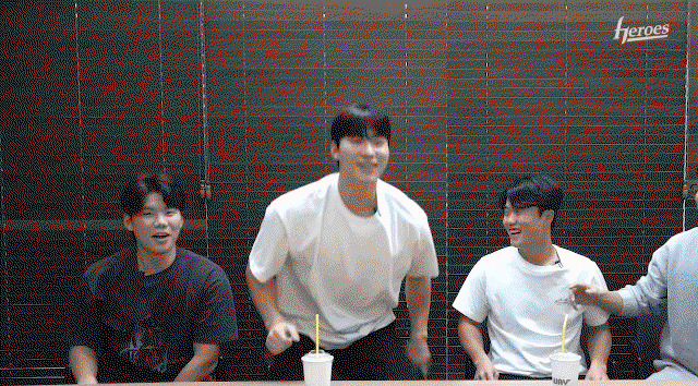 yxypUB.gif