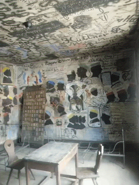 zLAKVm.gif
