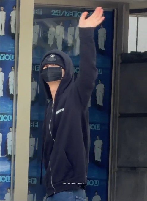 zPExXx