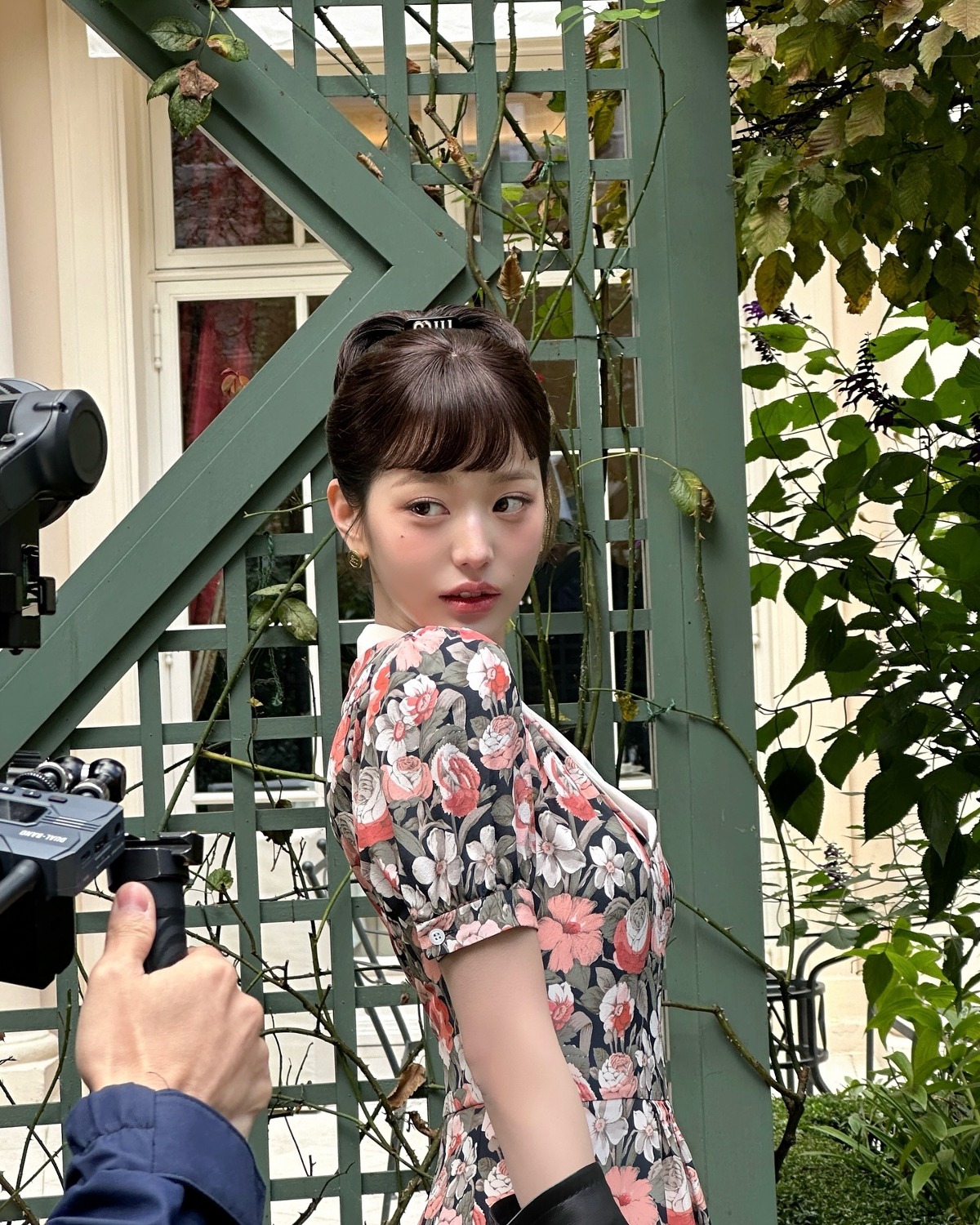 圖 IVE張員瑛Instagram照片(Miu Miu巴黎秀)