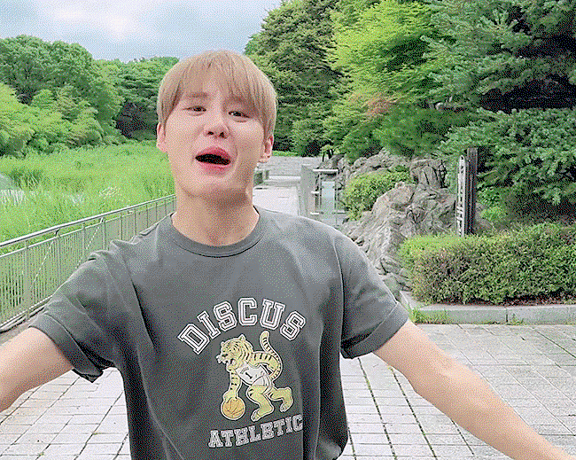 zmbxJM.gif